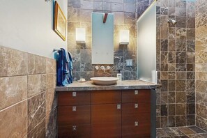 Shower, hair dryer, towels - Stylish Coastal Retreat w/ Spacious Layout & Access to the St. George Peninsula (St. George)
