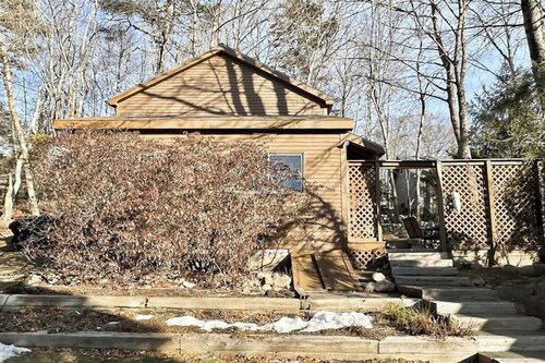 Alluring home with full kitchen, furnished patio, washer/dryer & private yard