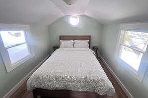 Tabla de planchar con plancha, wifi gratis, ropa de cama