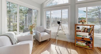 Charming cottage with a spacious deck overlooking the Megunticook River