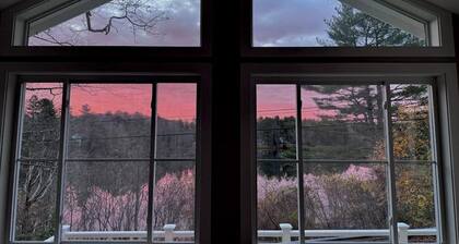Charming cottage with a spacious deck overlooking the Megunticook River
