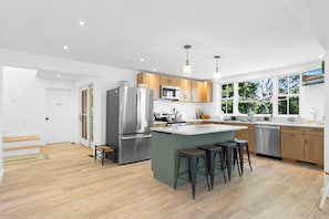 Coffee/tea maker, fridge, microwave, oven