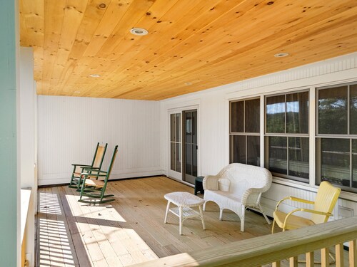 The Lighthouse: Gorgeous Oceanfront Home with Hot Tub, Modern Remodel, and Stunning Views