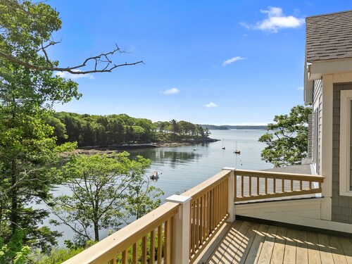 The Lighthouse: Gorgeous Oceanfront Home with Hot Tub, Modern Remodel, and Stunning Views