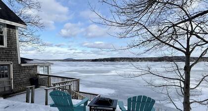 Idyllic Lakefront Retreat: pvt dock & beach for kayaking, swimming & fishing
