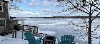 Idyllic Lakefront Retreat: pvt dock & beach for kayaking, swimming & fishing
