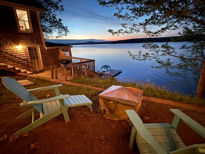 Idyllic Lakefront Retreat:  pvt dock & beach for kayaking, swimming & fishing