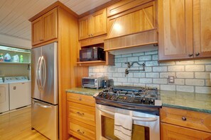 Interior - Panoramic Lake Views! Dale Hollow Lake Cabin (Byrdstown)