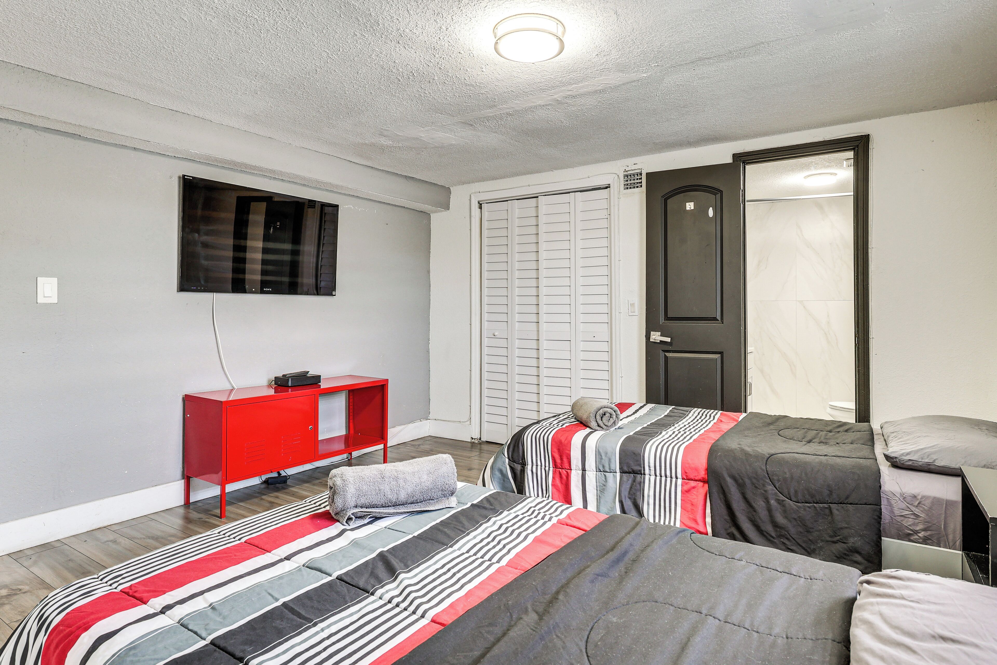 House (Multiple Bedrooms) | Interior