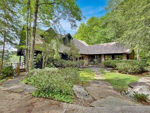 Exterior - Swimming Bear Lodge - Lakefront | Platform Dock | Pet Friendly | Game Room (Cherry Log)