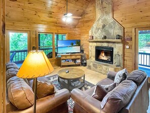 Living area - Aska Bear - Mountain View | Pet Friendly | Hot Tub | Firepit | Gameroom (Blue Ridge)