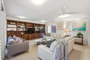 TV - Garden Villa at Diggers (Coffs Harbour)
