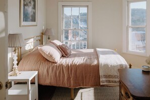 2 habitaciones, tabla de planchar con plancha, wifi y ropa de cama 