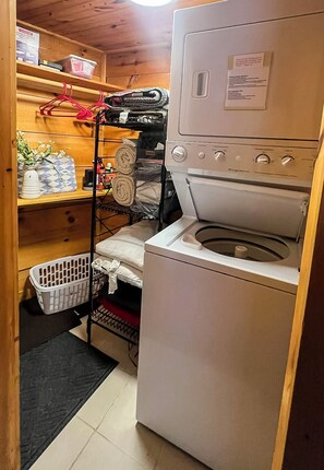 Interior - New Renovation! Honeymoon Cabin · Hot Tub · Near Wedding Chapels. and park! (Gatlinburg)