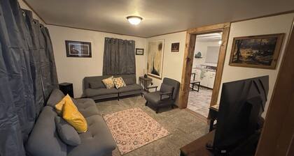 Cozy 2-bedroom cabin in delightful Arkdale with AC