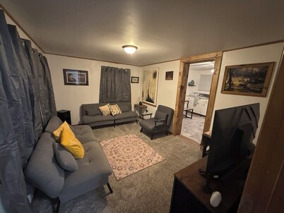 Cozy 2-bedroom cabin in delightful Arkdale with AC