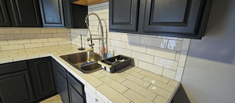 Right B Flyer, 3 bedroom walking distance to University of Dayton.