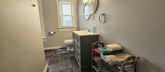 Right B Flyer, 3 bedroom walking distance to University of Dayton.