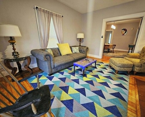 Right B Flyer, 3 bedroom walking distance to University of Dayton.