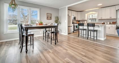 Charming Lakeside Retreat | West Lake Okoboji