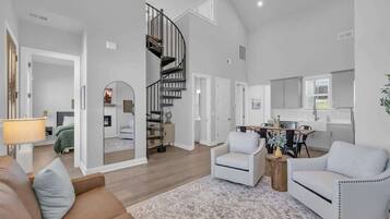 Smart TV, fireplace