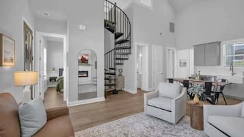 Smart TV, fireplace