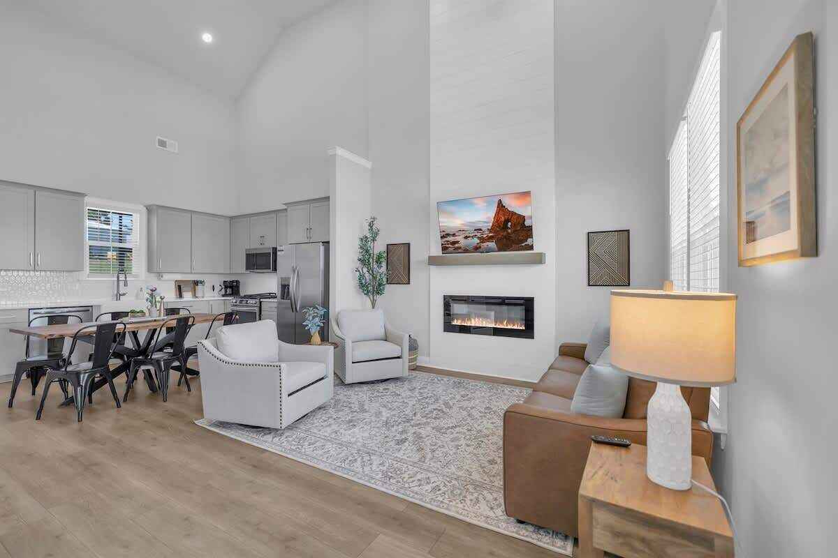 Smart TV, fireplace
