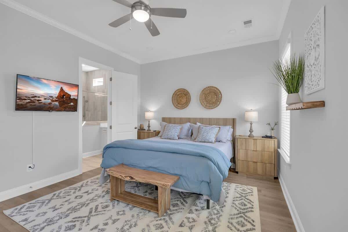 3 bedrooms, iron/ironing board, WiFi (free), bed sheets
