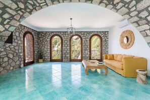 TV - Casa Scogliera, Seafront House with Terrace (Riviera di Marcigliano)