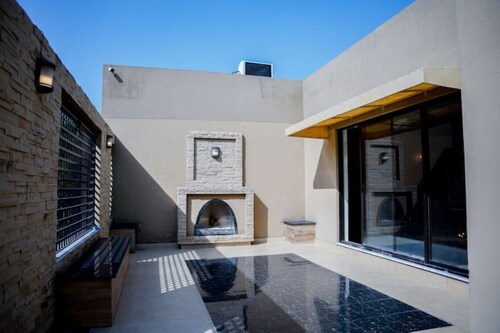 Spacious 5BR, 2 kanal Luxury Family Home