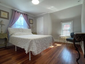 4 bedrooms, iron/ironing board, WiFi, bed sheets - Spacious 4BR Victorian DC Retreat w/ Yard & Parking – Walk to Metro/CUA/Basilica (Washington)