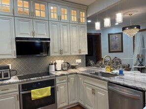 Private kitchen - Spacious 4BR Victorian DC Retreat w/ Yard & Parking – Walk to Metro/CUA/Basilica (Washington)