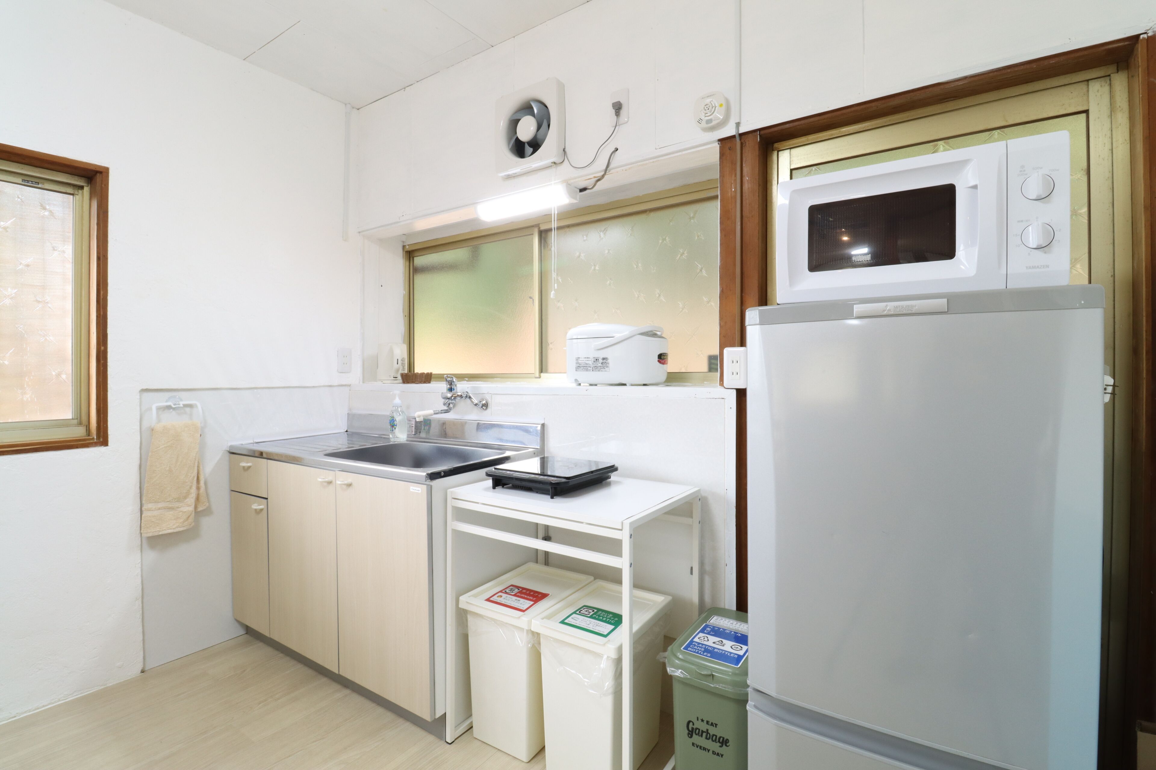 Rumah, Bebas Asap Rokok | Dapur pribadi | Lemari es di ruangan bersama dan microwave di ruangan umum