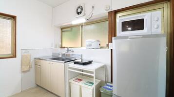 Rumah, Bebas Asap Rokok | Dapur pribadi | Lemari es di ruangan bersama dan microwave di ruangan umum