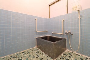 House, Non Smoking | Bathroom | Slippers