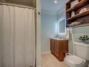 Free toiletries, hair dryer, towels, soap - Casa Tiki (Cape Coral)