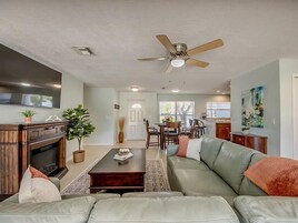 Deluxe House, Canal View | Living area | Smart TV