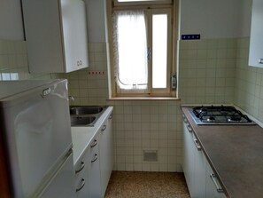 Fridge, microwave, cookware/dishes/utensils - Villa Chiara 3 by Interhome (Lignano Pineta)