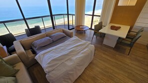 2 bedrooms, desk, iron/ironing board, WiFi - Vieira Souto 500: Luxury Oceanfront Sanctuary with Panoramic Views in Ipanema (Rio de Janeiro)
