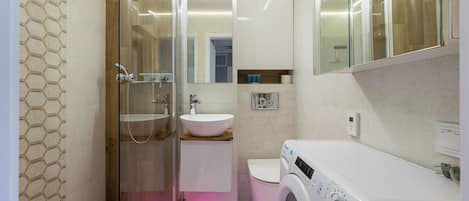 Shower, hair dryer, towels