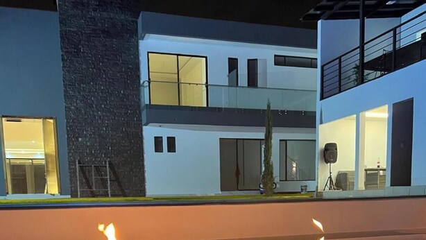 A modern outdoor pool area with a fire feature. - Delightful 3-bedroom apartment in Tumbaco, Quito (Quito)