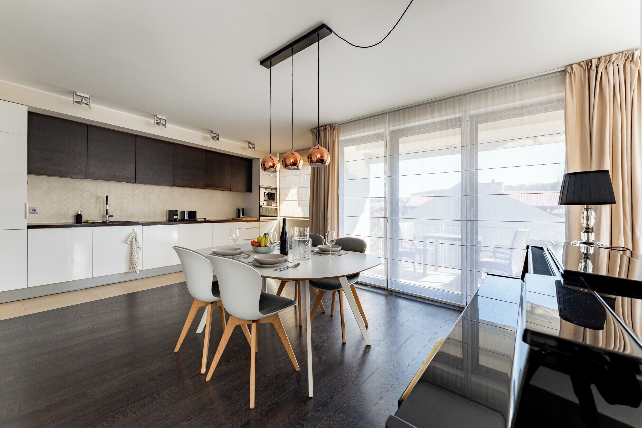 Fridge, oven, stovetop, dishwasher