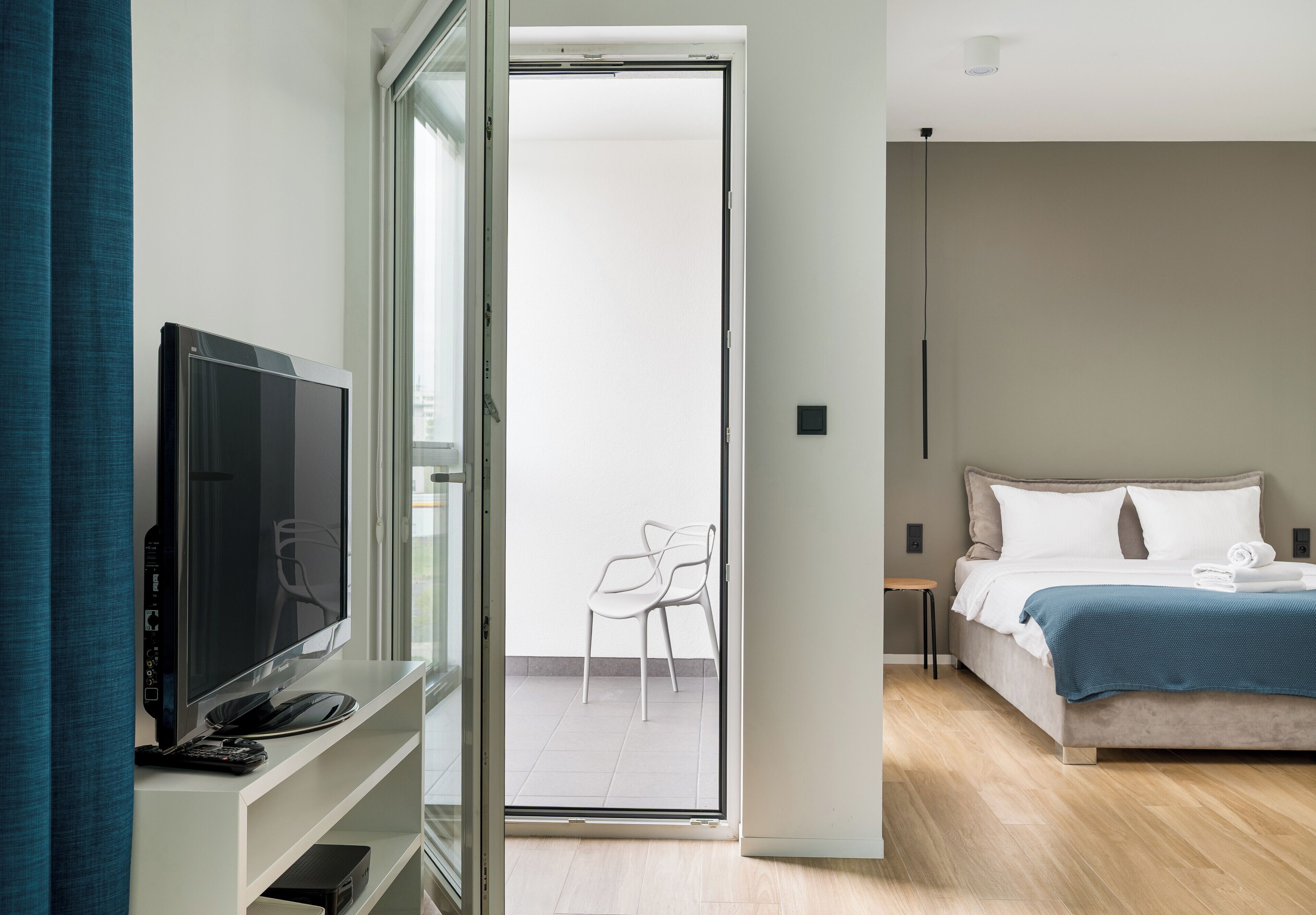 Iron/ironing board, WiFi, bed sheets