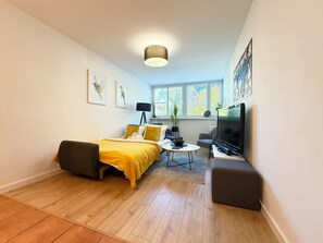 Iron/ironing board, WiFi, bed sheets - Wrocław Skyline Apartment (Wrocław)