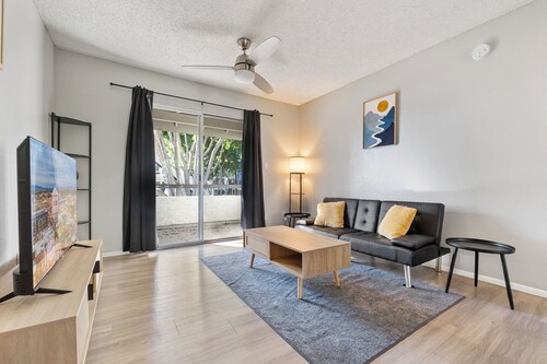 Easy stay in downtown Gilbert Gym/Pool/HT/Laundry