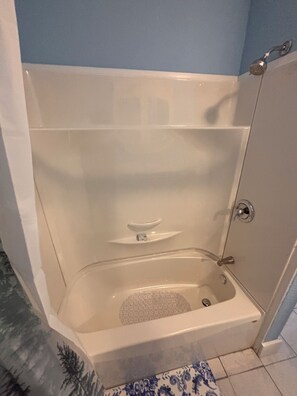 Hair dryer, towels, soap, toilet paper - Two story House: 3 Bed room 1/5 Bathroom (Winnipeg)