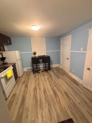 Private kitchen - Two story House: 3 Bed room 1/5 Bathroom (Winnipeg)