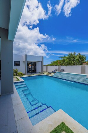 Pool - NEW 3BR2BA @ PalmBeach w/Shared Pool  Patio  BBQ (Noord)