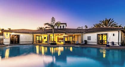 Fort Myers 2BR Condo | Pool + BBQ + Gym