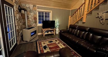 Enjoyable 2 bedroom cabin with loft in charming Newberry perfect for a getaway!